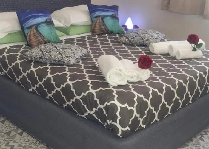 Tohouse Rooms